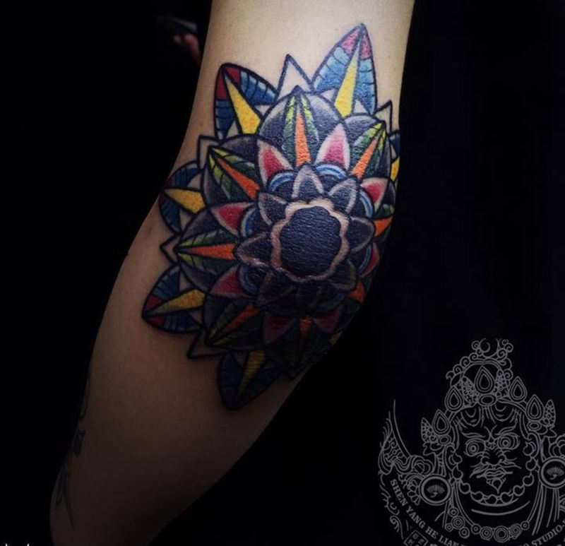 爆肘纹身图片_手臂Old School纹身图案