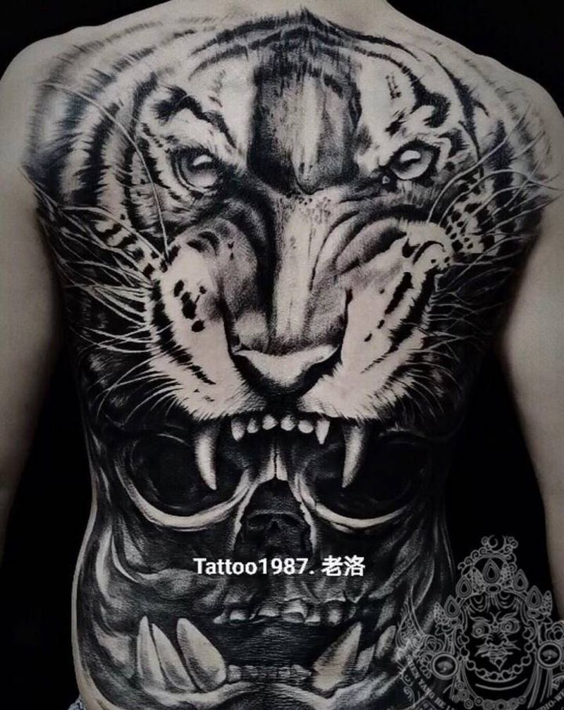 老虎骷髅纹身图片_背部欧美写实纹身图案