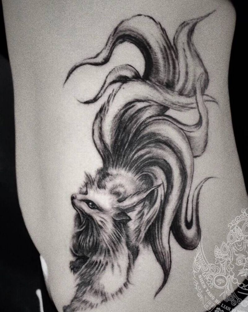 九尾狐纹身图片_腰部水墨图腾纹身图案