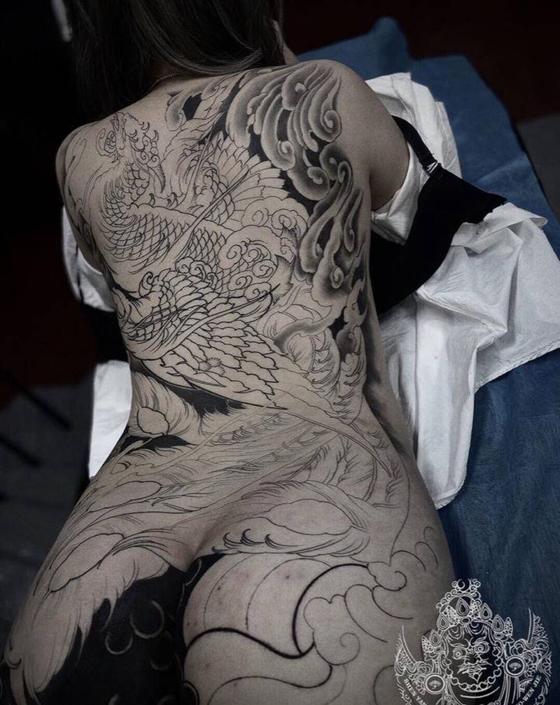 凤凰进度纹身图片_背部新传统纹身图案