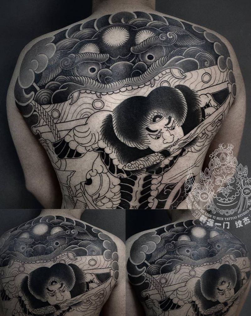 店内满背进度纹身图片_背部老传统纹身图案