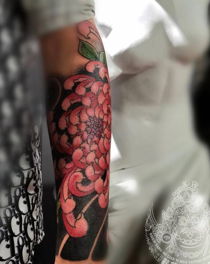 菊花纹身图片_手臂新传统老传统纹身图案