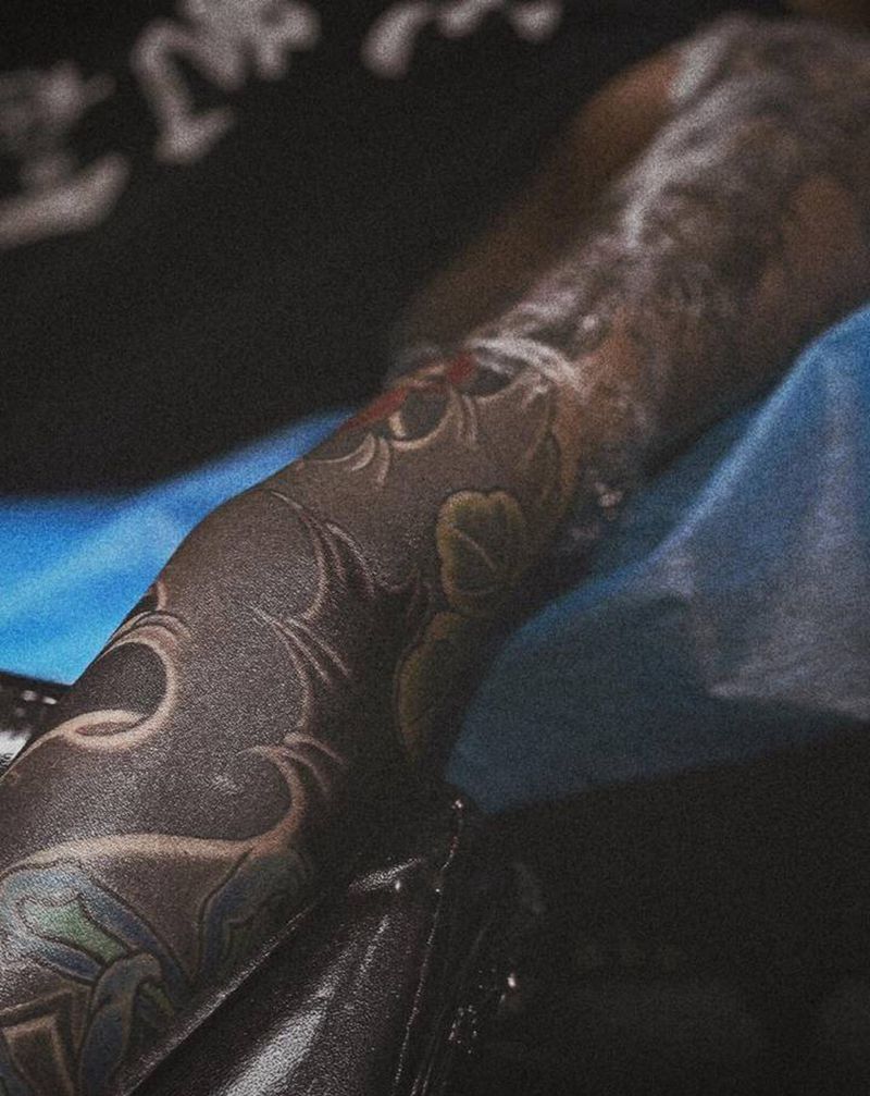 花臂未完纹身图片_手臂老传统纹身图案