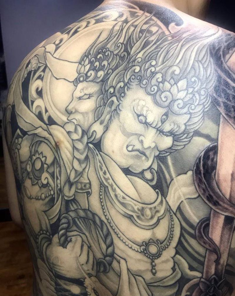 不动冥王纹身图片_背部纹身图案