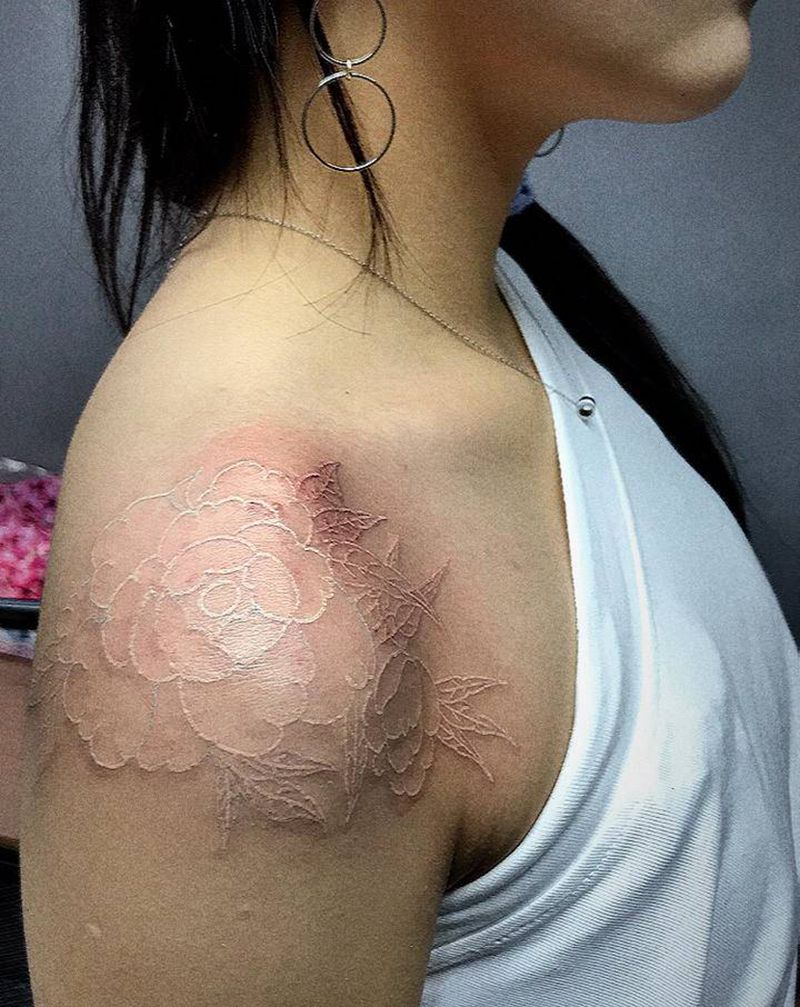 隐形的花哈哈纹身图片_手臂点刺纹身图案