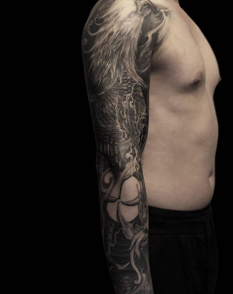龍鳳纹身图片_手臂肩部新传统欧美写实花臂黑灰龙黑灰凤凰纹身图案
