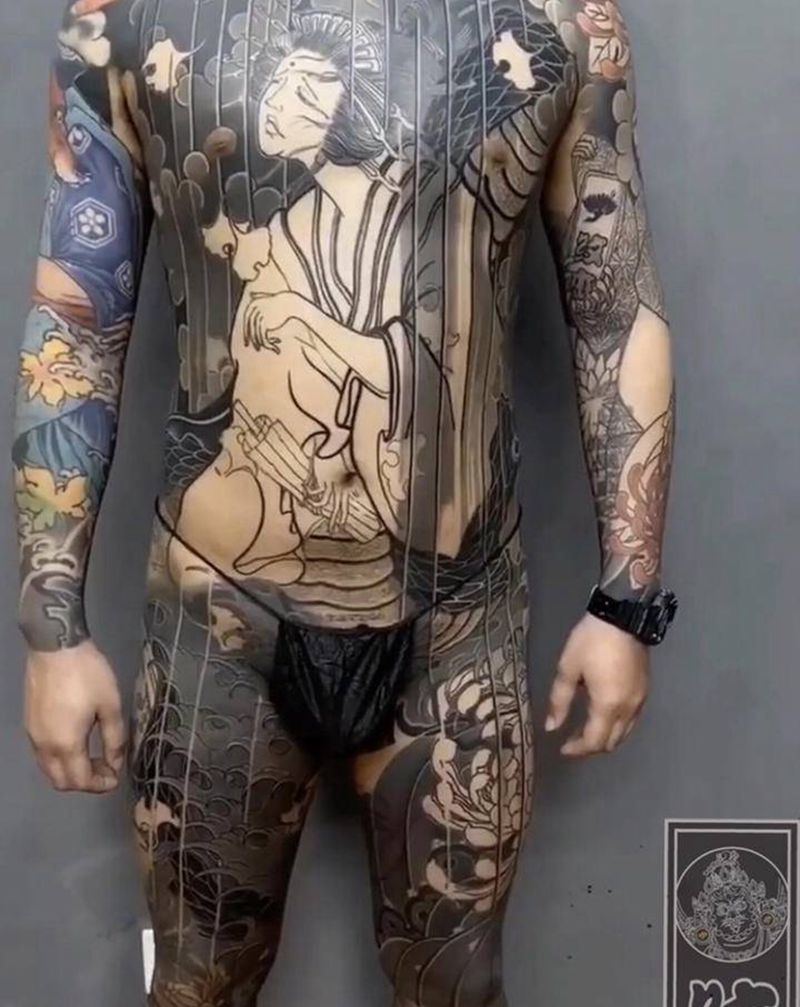 通体进度50%纹身图片_胸部老传统纹身图案