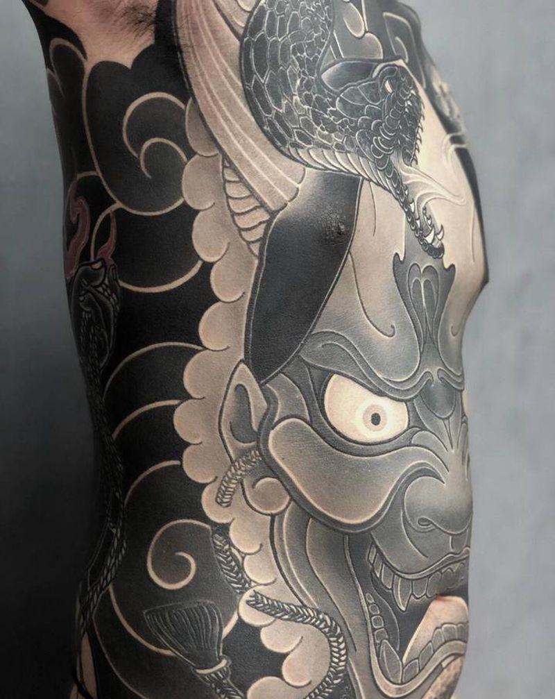 局部纹身图片_背部胸部老传统纹身图案