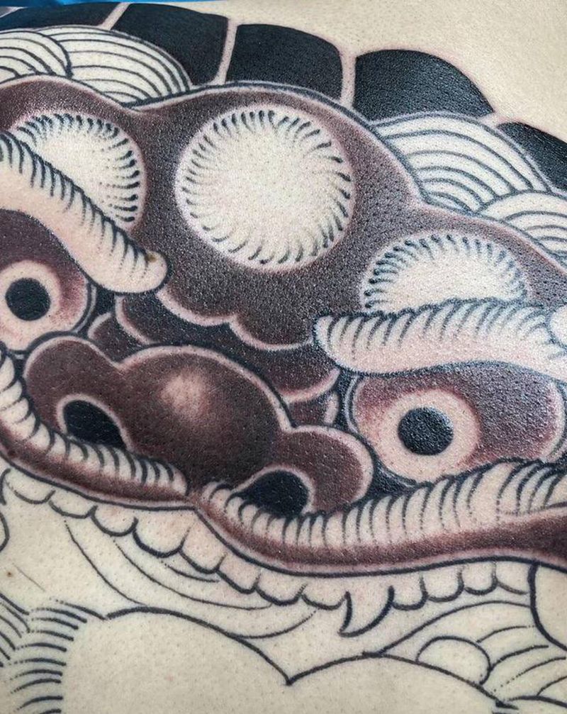 雾 。线非本店纹身图片_背部老传统纹身图案