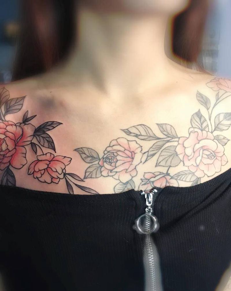 素花纹身图片_胸部纹身图案