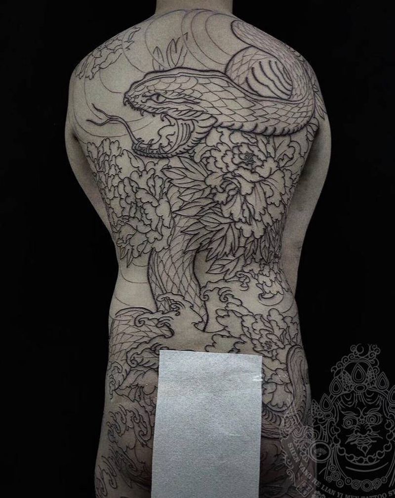 满背基础线纹身图片_背部新传统老传统纹身图案