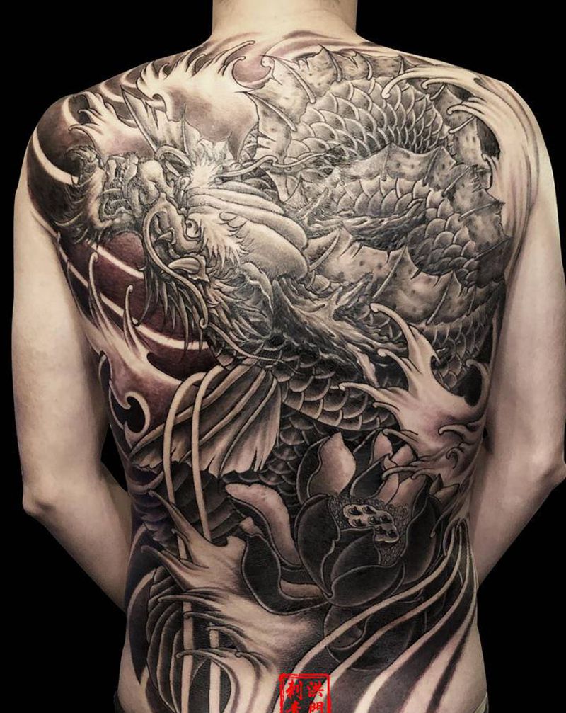 鳌鱼纹身图片_臀部背部新传统老传统鱼龙同城纹身图案