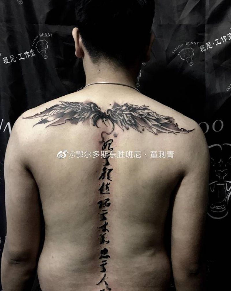 翅膀纹身图片_背部纹身图案