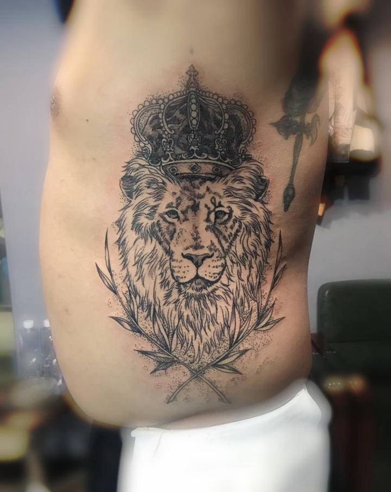 狮子纹身图片_腰部纹身图案