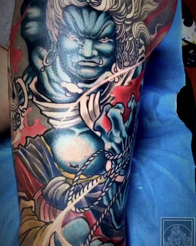 花腿未完纹身图片_腿部新传统纹身图案