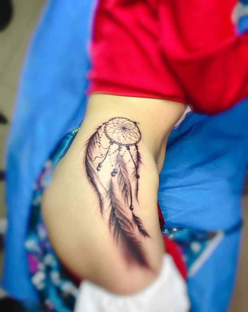 捕梦网纹身图片_臀部腿部纹身图案