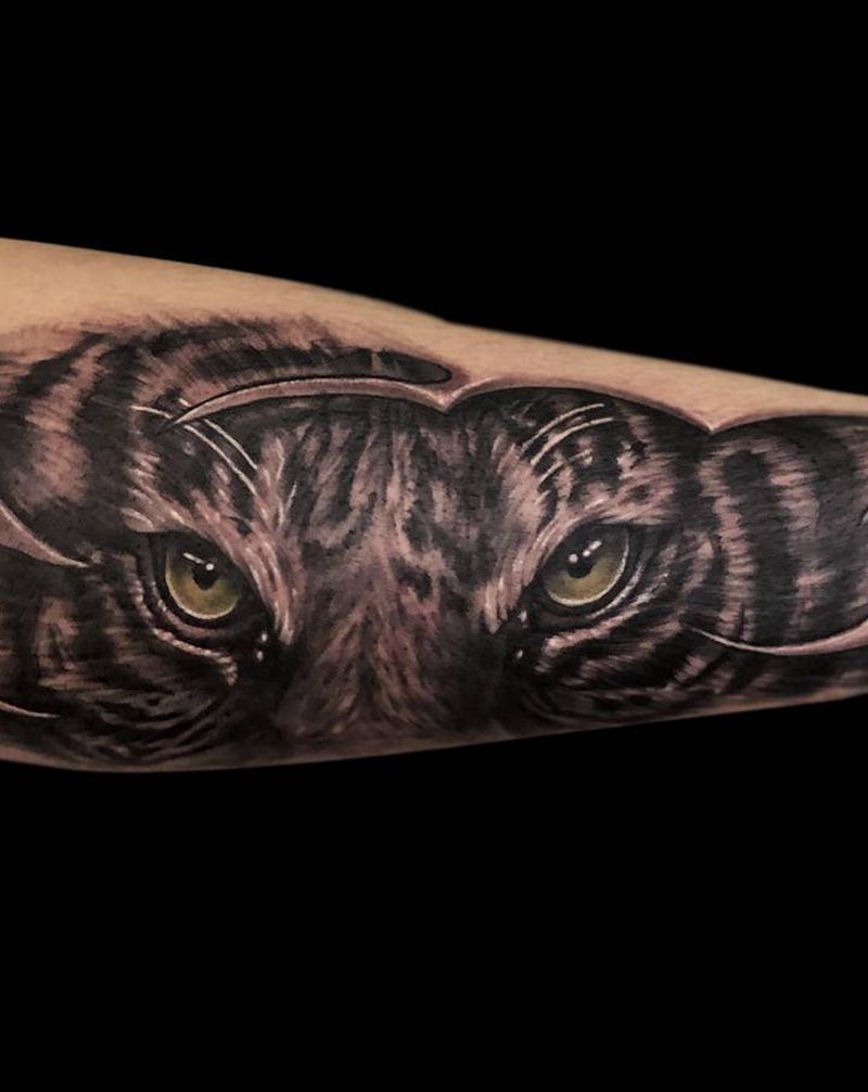 虎头纹身图片_手臂手部欧美写实New School老虎虎头同城纹身图案