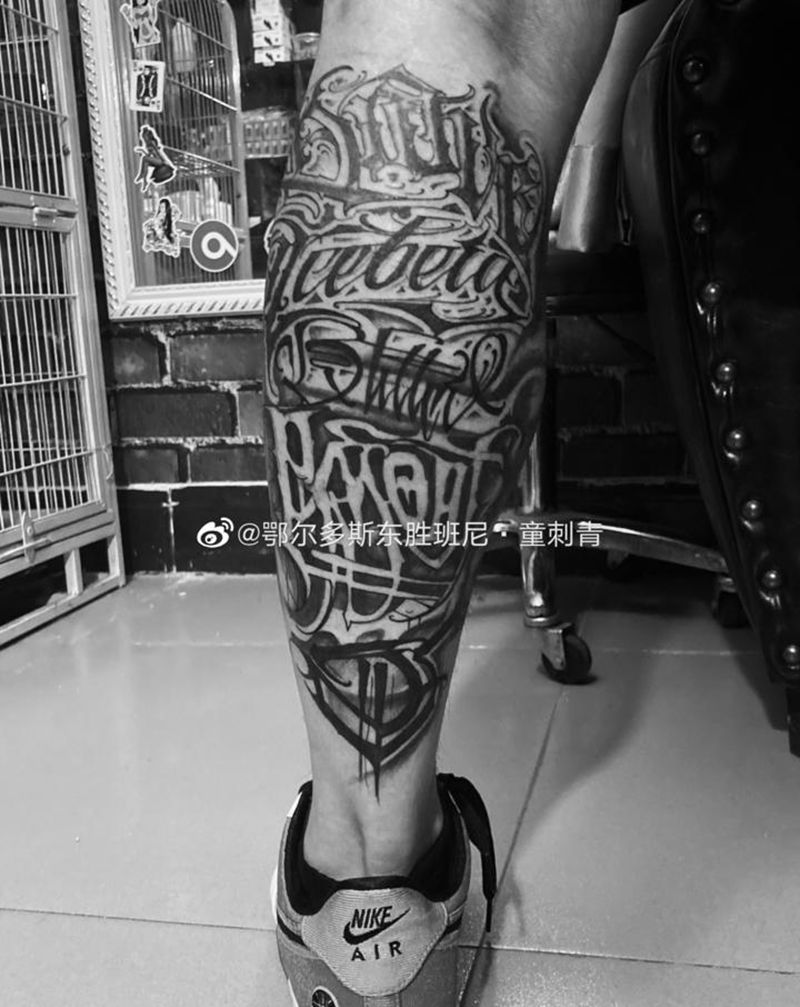 花体字纹身图片_腿部纹身图案