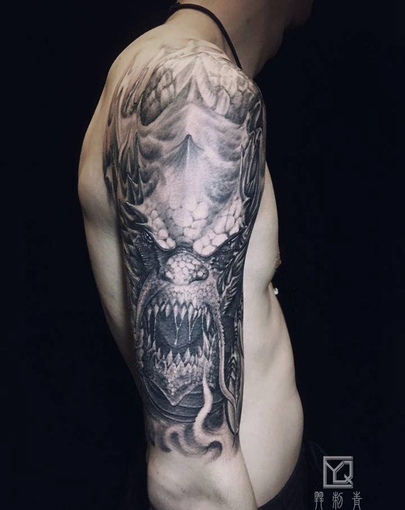 战龙纹身图片_手臂肩部新传统龙花臂大臂纹身图案