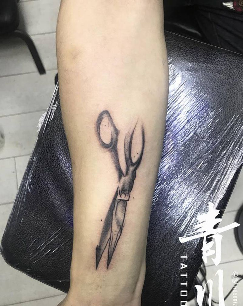 剪刀纹身图片_手臂纹身图案