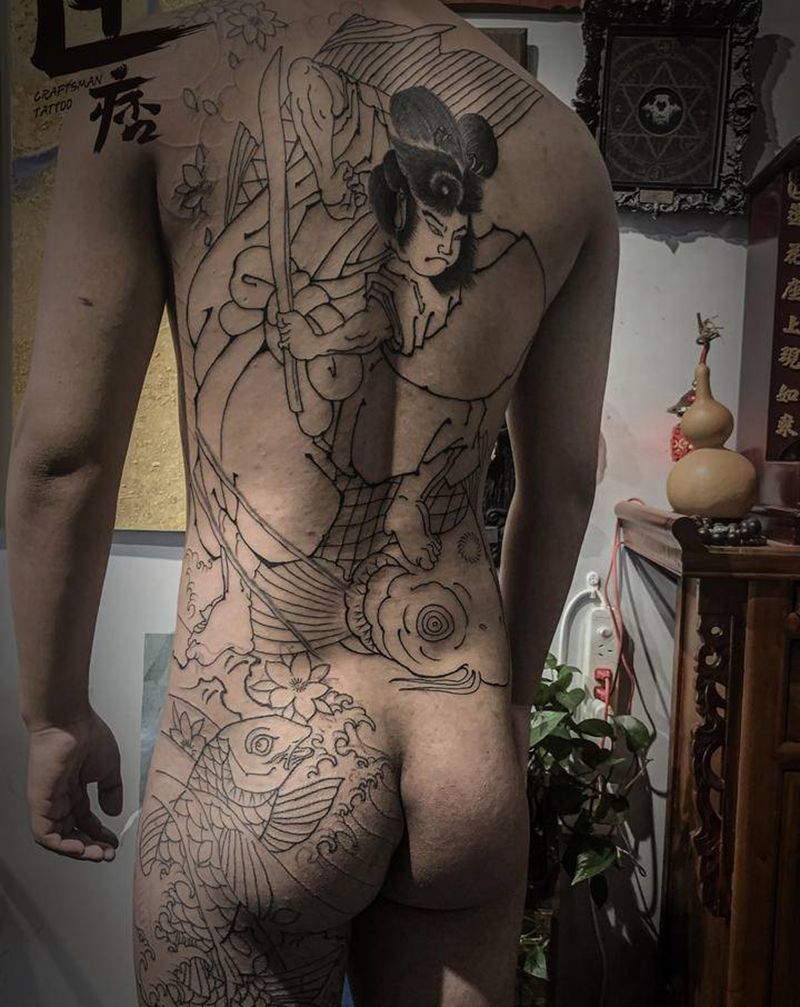 《鬼若丸杀鲤鱼》纹身图片_背部臀部老传统纹身图案