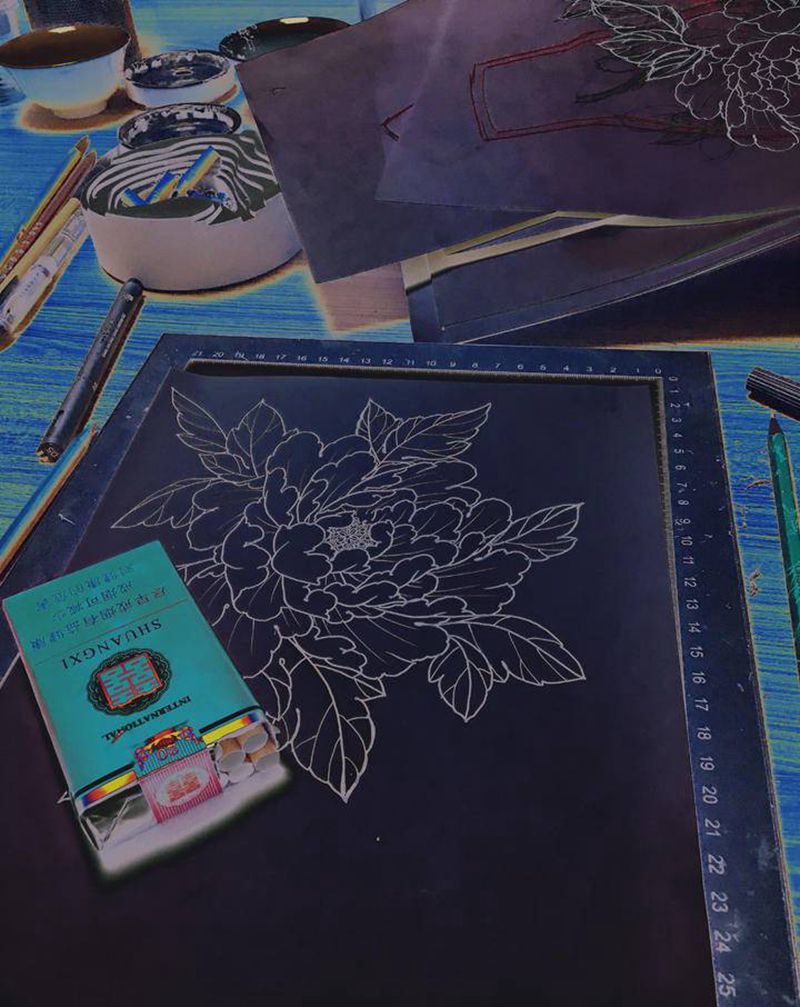 牡丹纹身图片_腰部臀部新传统纹身图案