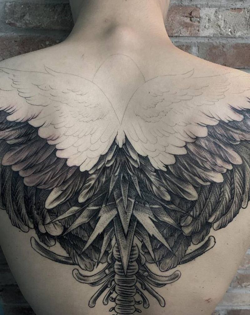 未完成翅膀纹身图片_欧美写实纹身图案