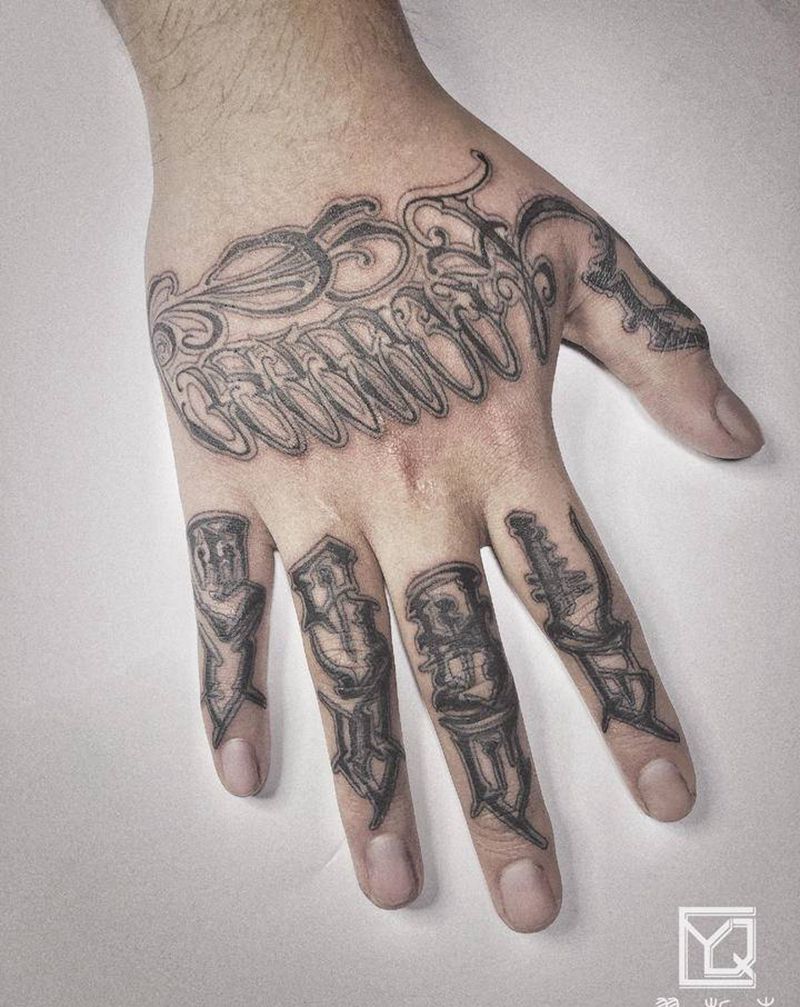 奇卡诺花体手背纹身图片_手部手臂花体字New School奇卡诺花体英文手背，手面纹身图案