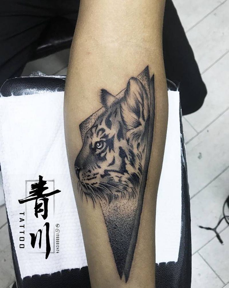 老虎，覆盖作品纹身图片_手臂几何欧美写实老虎纹身图案