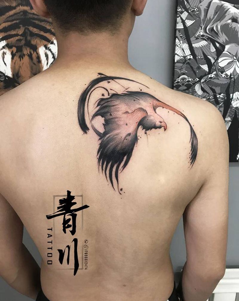 老鹰纹身图片_背部水墨老鹰纹身图案