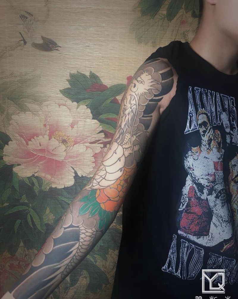老传统花臂纹身图片_手臂肩部老传统新传统老传统日式花臂龙纹身图案