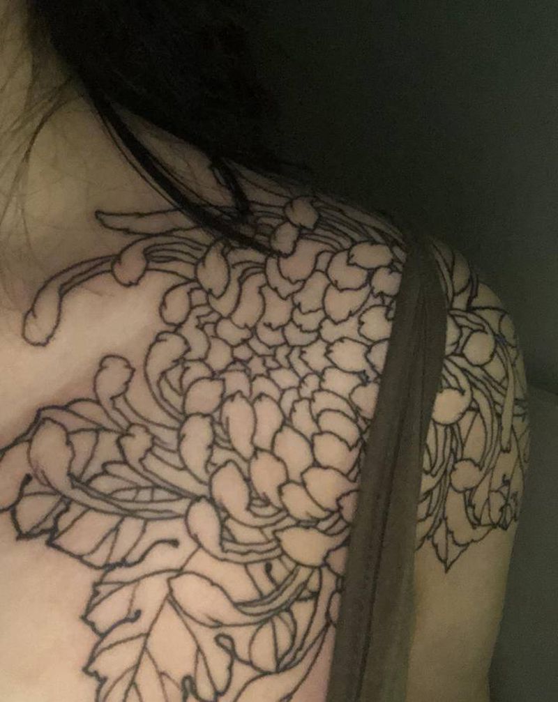 菊花纹身图片_肩部纹身图案