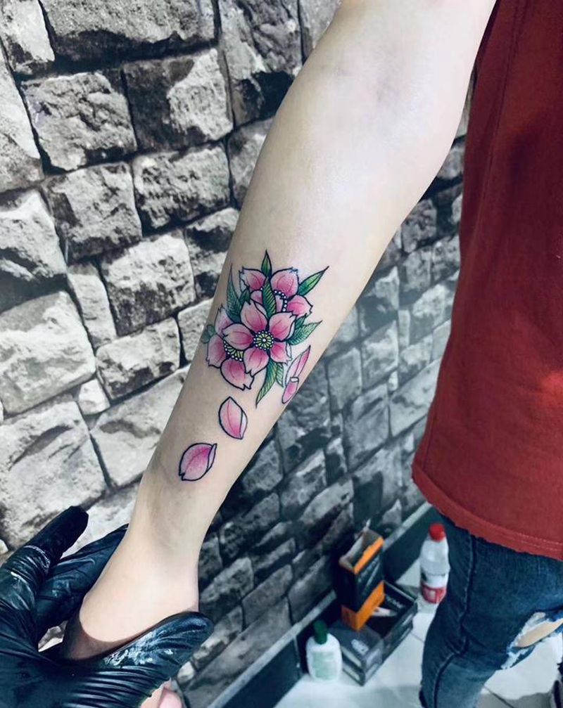 花纹身图片_手臂老传统纹身图案