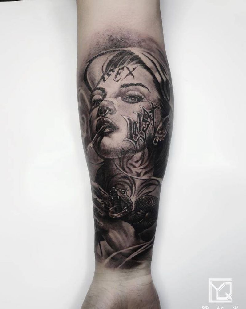 欧美写实纹身图片_欧美写实蛇烟美女纹身图案