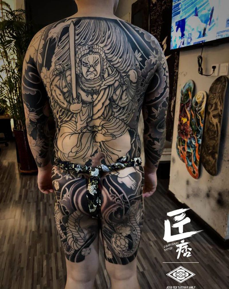 一身花绣纹身图片_背部手臂老传统新传统纹身图案