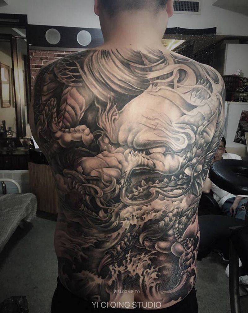 满背龙纹身纹身图片_背部臀部新传统满背龙龙纹身图案