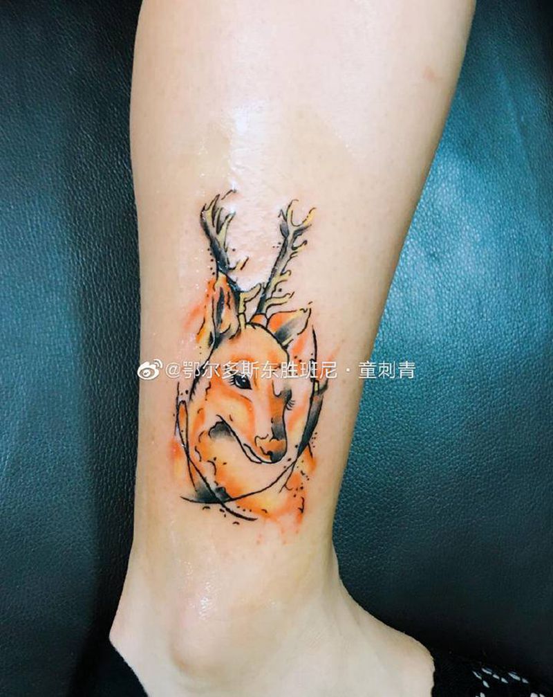 鹿纹身图片_脚部水墨纹身图案