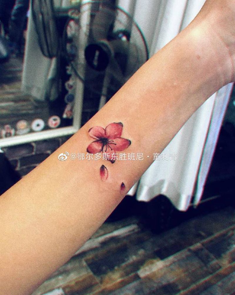 小花花纹身图片_手臂纹身图案