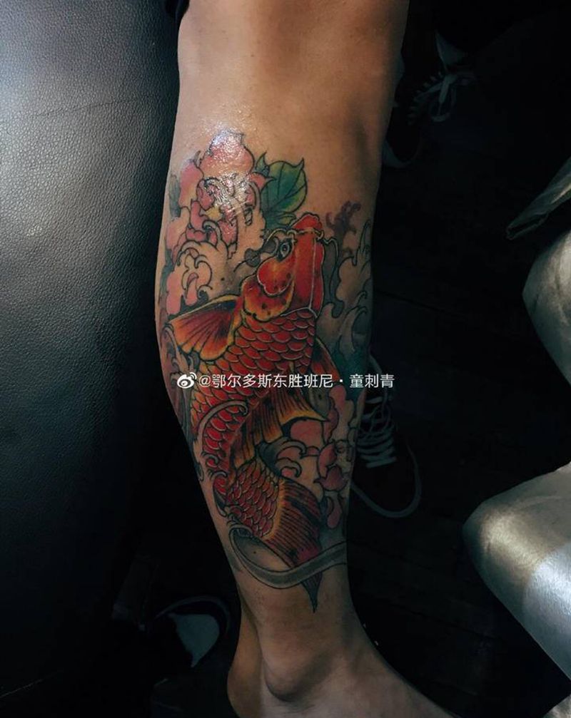 锦鲤纹身图片_腿部纹身图案
