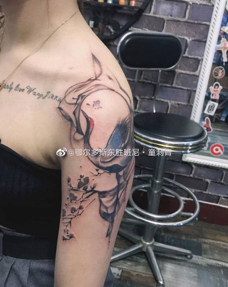 鹤纹身图片_肩部纹身图案