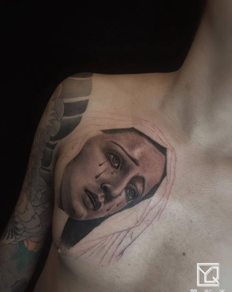 流泪的圣母纹身图片_胸部欧美写实欧美写实花胸圣母纹身图案