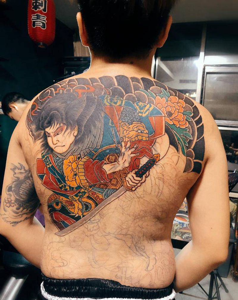 未完成纹身图片_臀部背部老传统老传统日式满背纹身图案