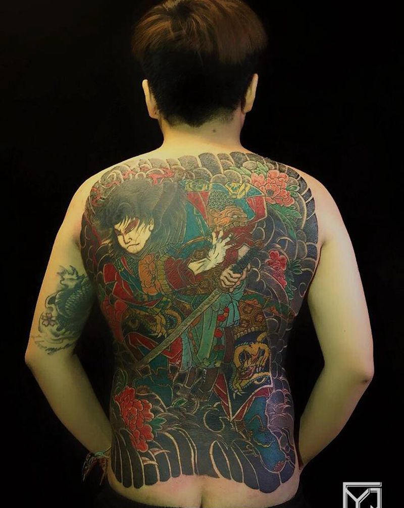 自己品纹身图片_背部臀部老传统图腾日式老传统满背纹身图案