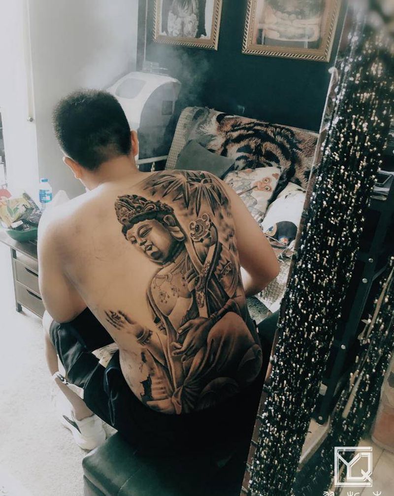 普贤菩萨纹身图片_腰部背部新传统欧美写实满背佛普贤文殊满背纹身图案