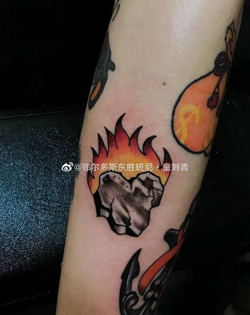 小图纹身图片_肩部背部纹身图案