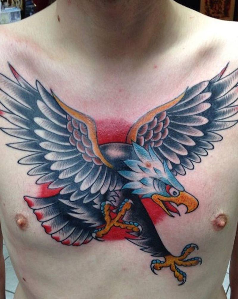 老鹰纹身图片_胸部Old School纹身图案