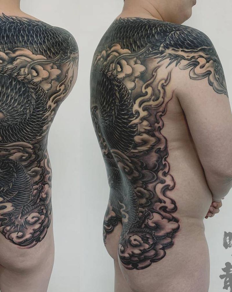 过肩龙遮盖纹身图片_肩部背部老传统龙纹身图案