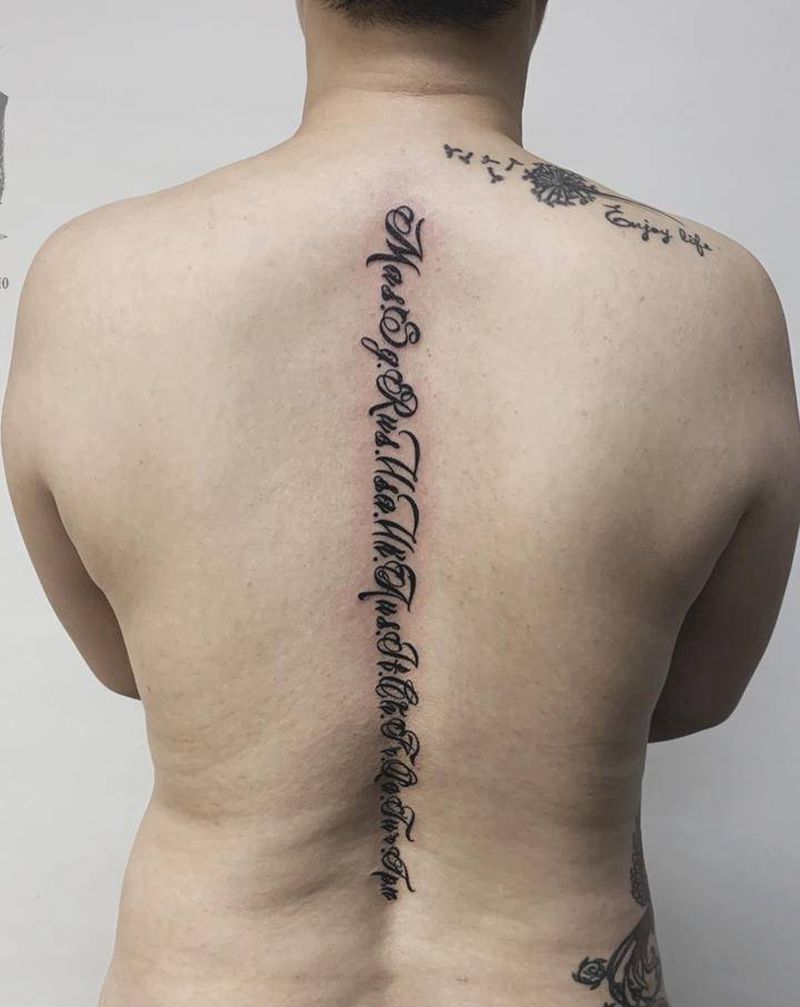 环球之旅纹身图片_背部花体字英文纹身图案