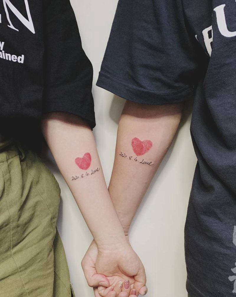 指纹红心♥️纹身图片_手臂几何图腾指纹情侣纹身图案