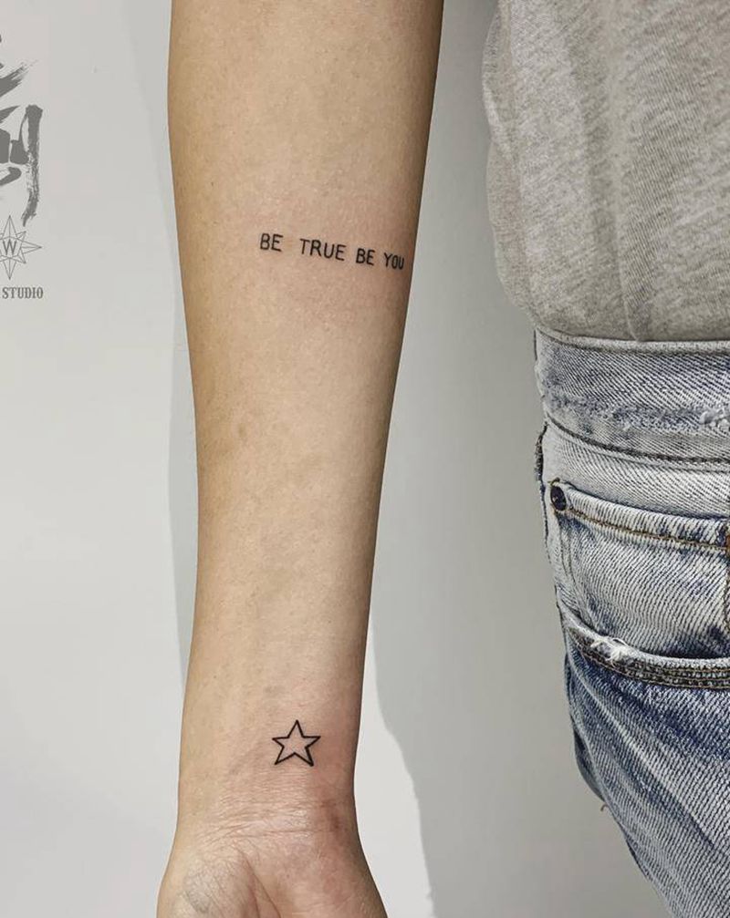 清新小图纹身图片_手臂几何星星英文纹身图案